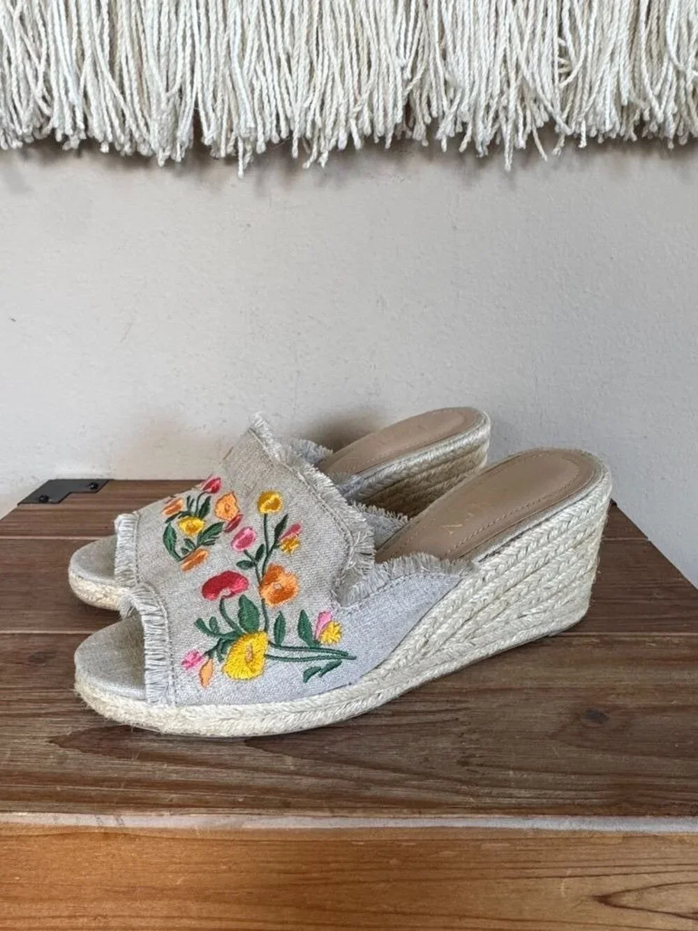 Ralph Lauren Carlynda Beige Embroidered Floral Open Toe Espadrille Wedge Size 6